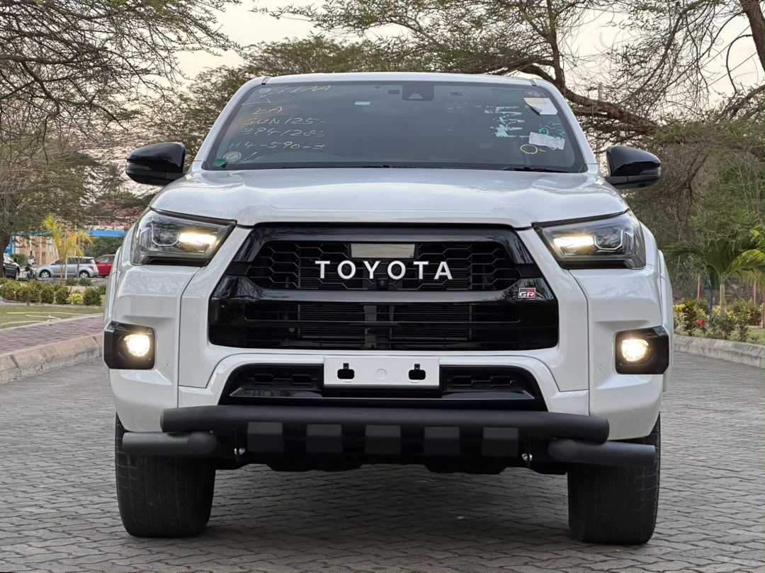 TOYOTA HILUX DOUBLE CABIN